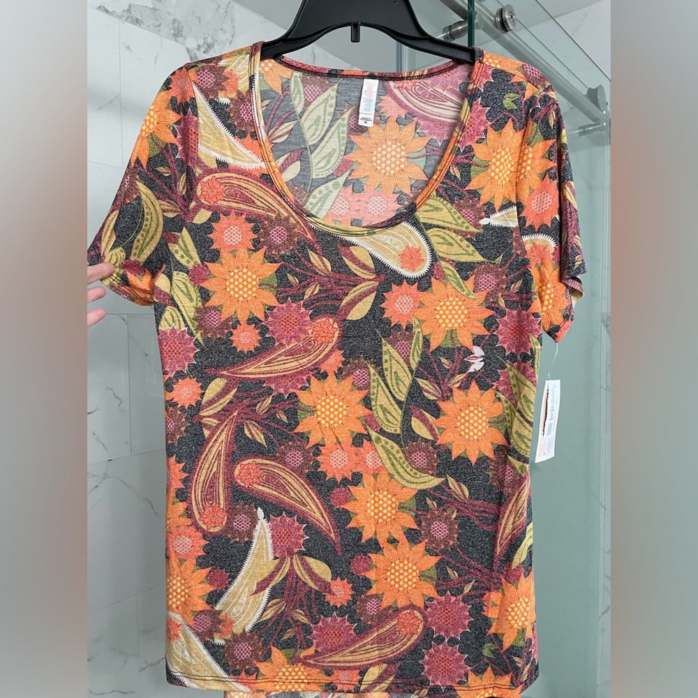 Woman’s top Lularoe